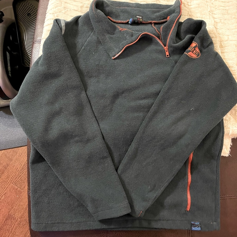 VIBE fleece zippered top